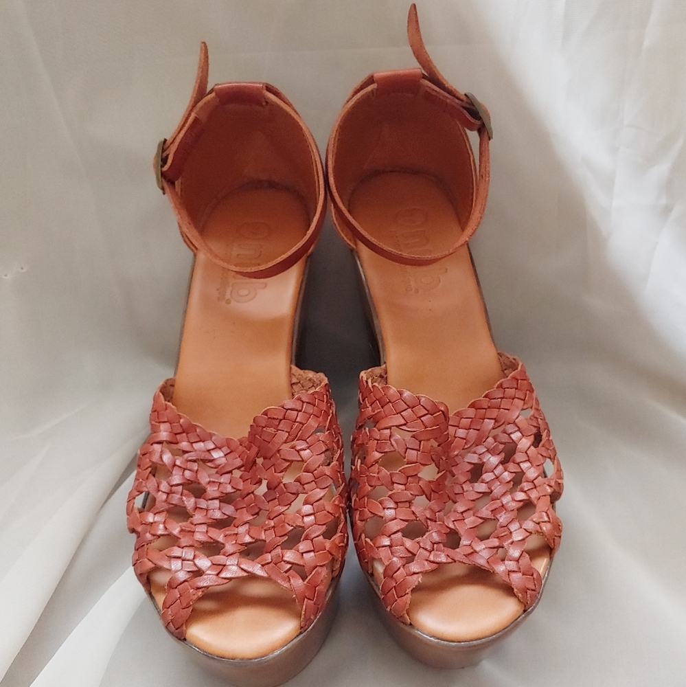 Leather platform sandals